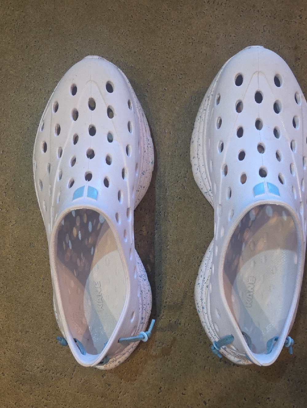 White Kane Footwear Mens Shoes with Blue Speckled Sole and Blue Accents